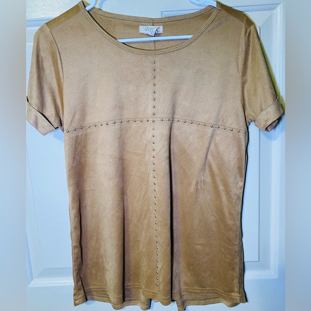 Rae Republic Brownish Gold Soft‎ Cozy Faux Suede Studs Cuff Short Sleeve Top, M